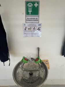 Biển báo vòi rửa mắt khẩn cấp