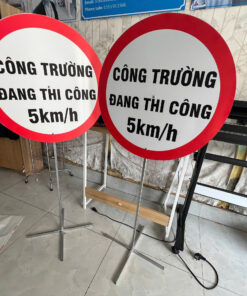 Biển báo công trình đang thi công